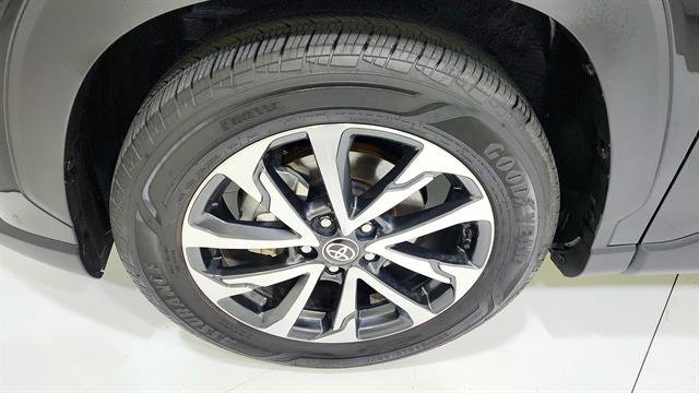 Used 2025 Toyota Corolla Cross XLE image 36