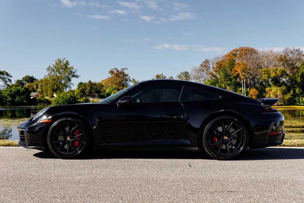 Used 2025 Porsche 911 Carrera RWD image 6