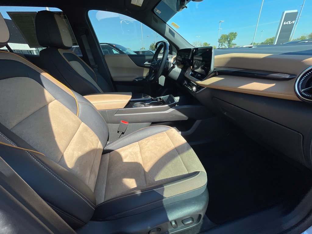 Used 2025 Chevrolet Equinox ACTIV w/ Safety and Technology Package FWD image 27