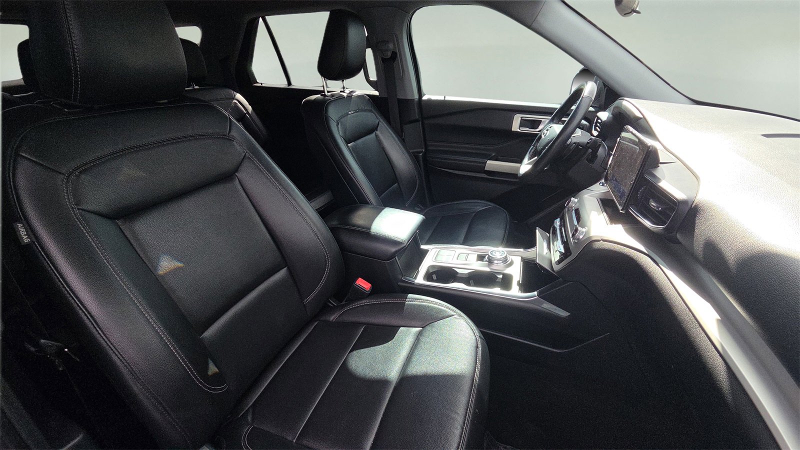 Used 2020 Ford Explorer XLT w/ Equipment Group 202A image 25