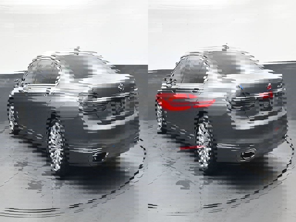 Used 2018 BMW 740i RWD image 5