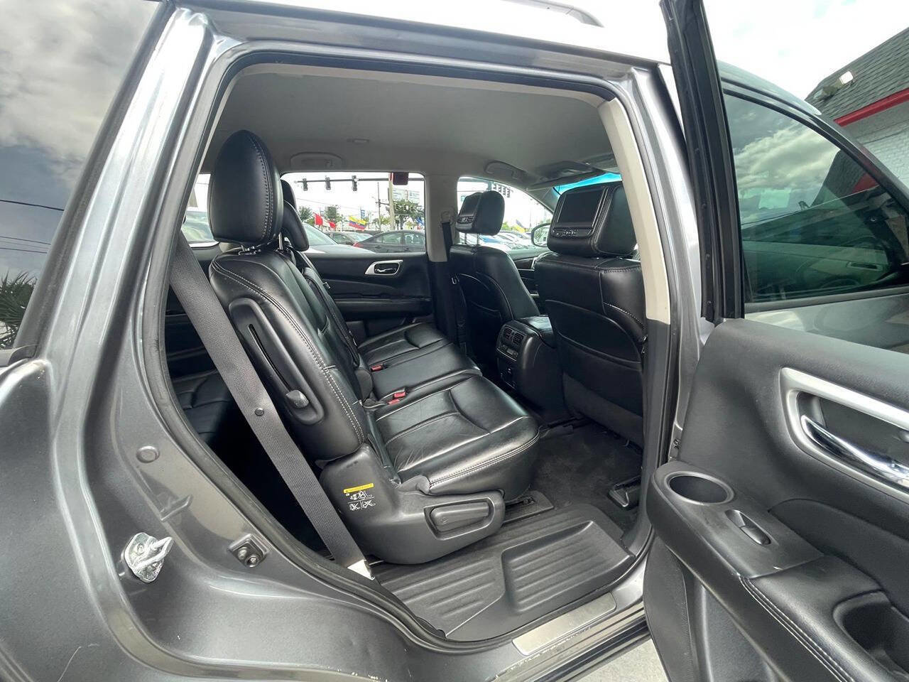 Used 2015 Nissan Pathfinder SL w/ Cargo Package image 16