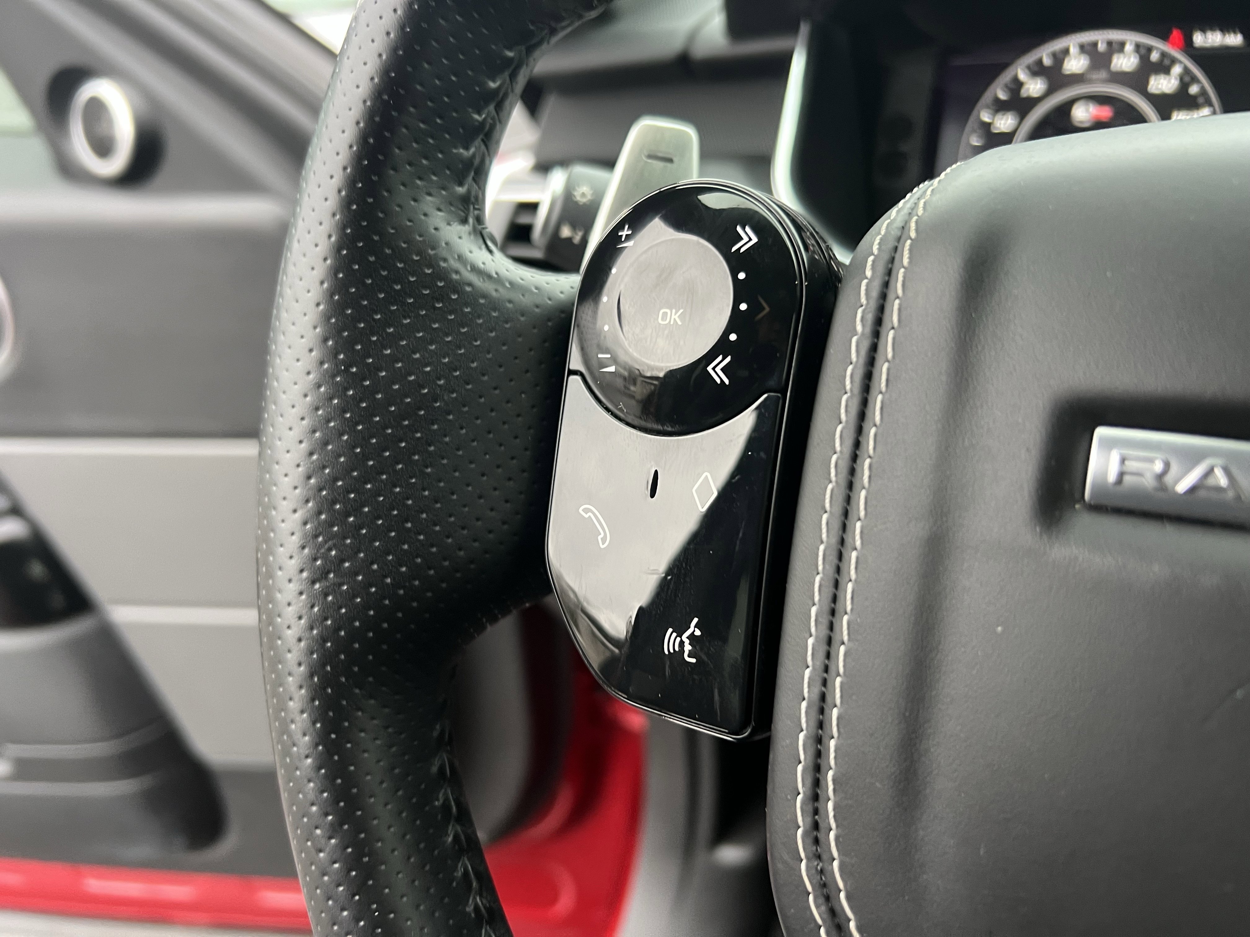 Used 2020 Land Rover Range Rover Sport SVR image 22