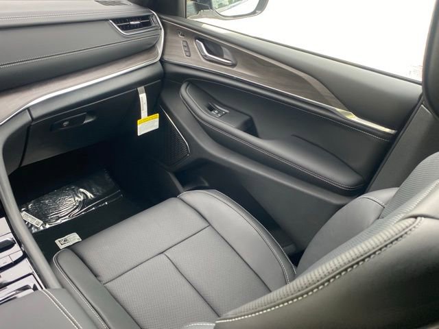 New 2025 Jeep Grand Cherokee Overland w/ Adv Protech Group III image 36