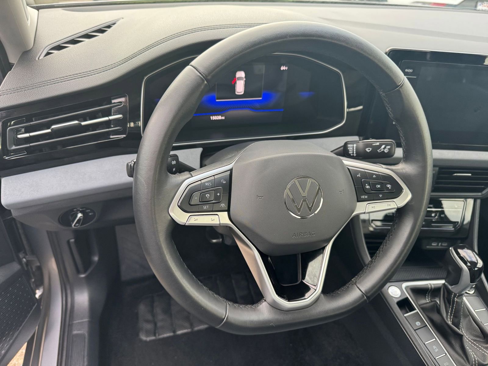 Used 2025 Volkswagen Jetta SE image 28