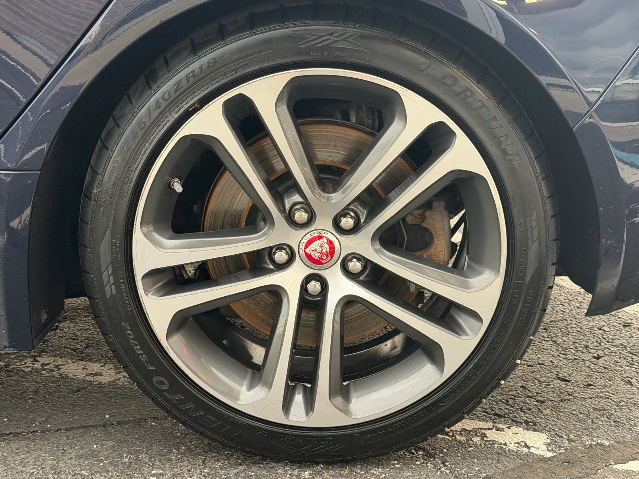 Used 2017 Jaguar XE Premium image 34