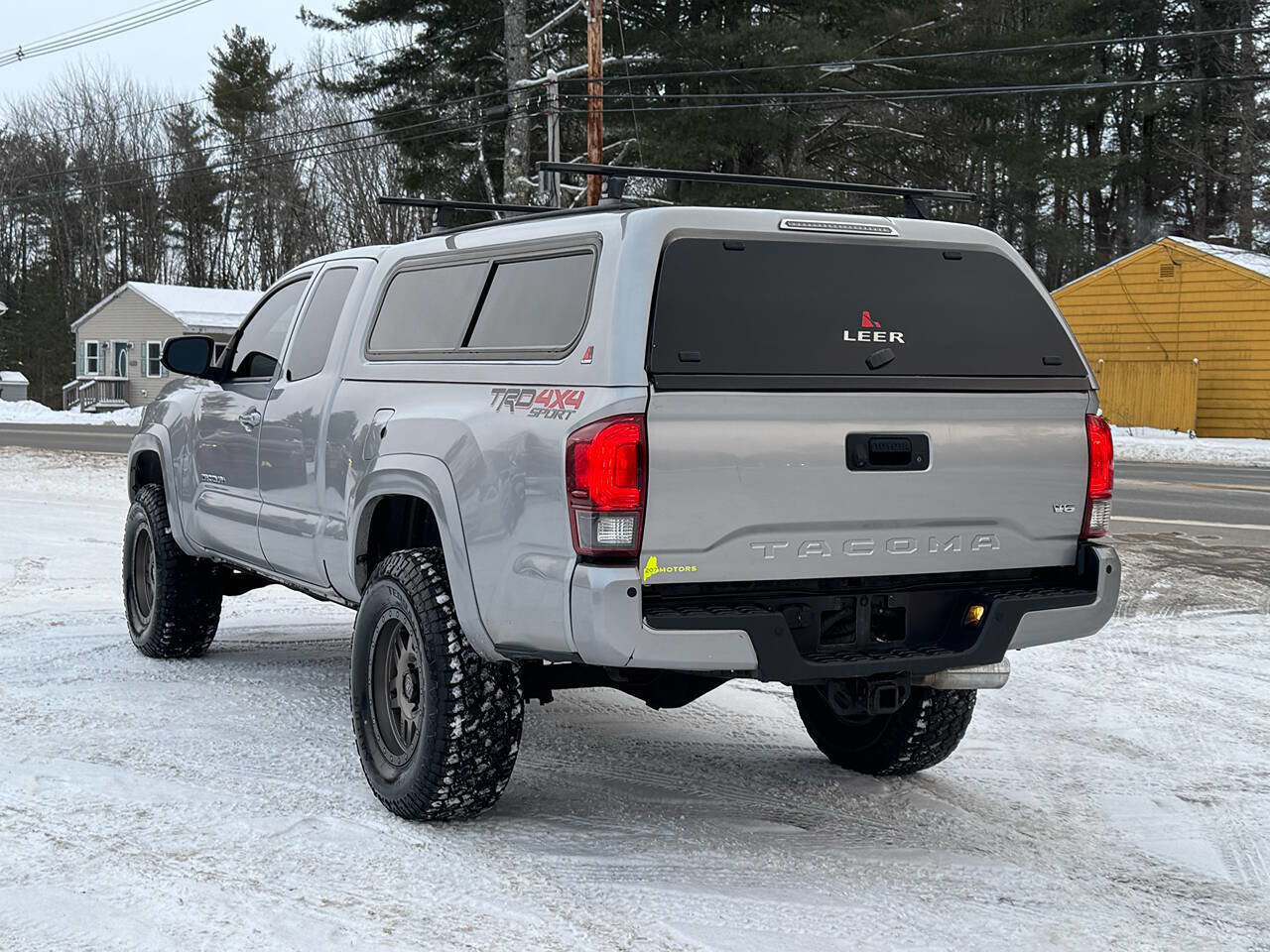 Used 2018 Toyota Tacoma TRD Sport w/ Technology Package image 5