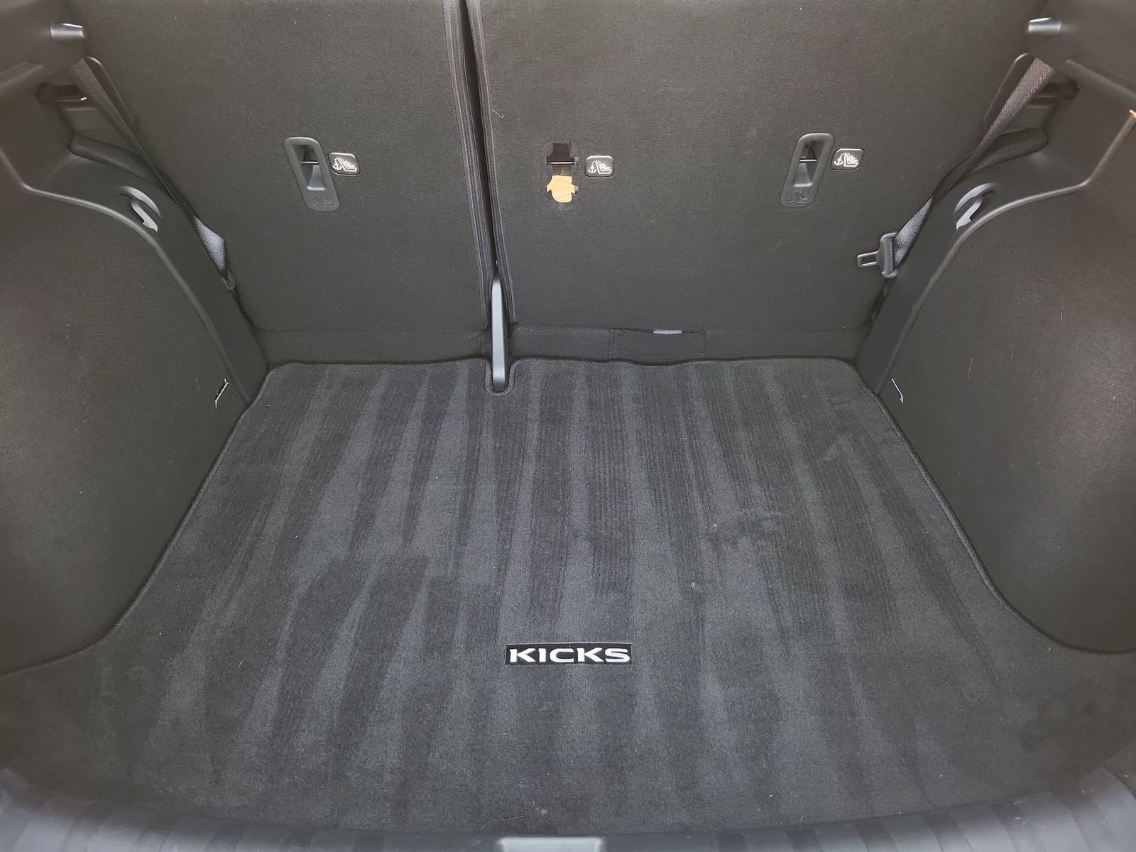 Used 2022 Nissan Kicks SR w/ Interior Electronics Package FWD image 24