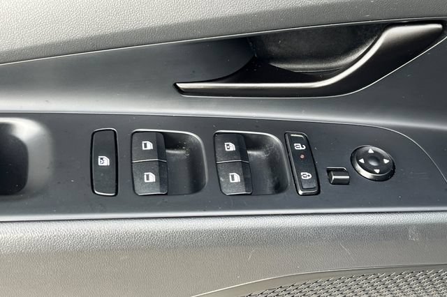 Certified 2025 Hyundai Elantra SEL FWD image 14
