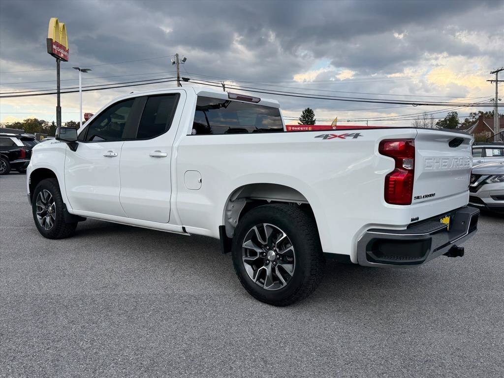 Used 2024 Chevrolet Silverado 1500 LT AWD/4WD image 5