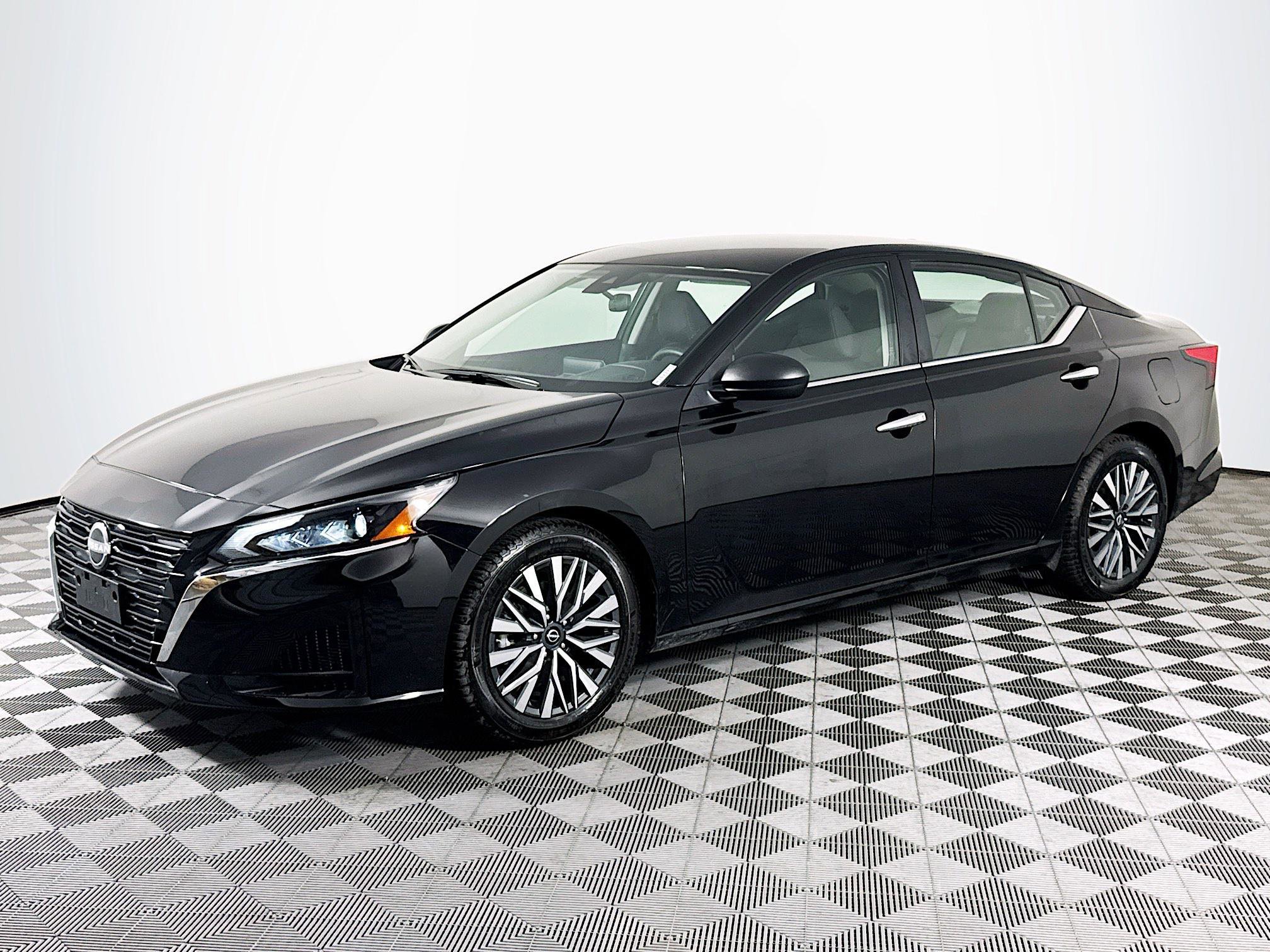 Used 2025 Nissan Altima 2.5 SV image 4