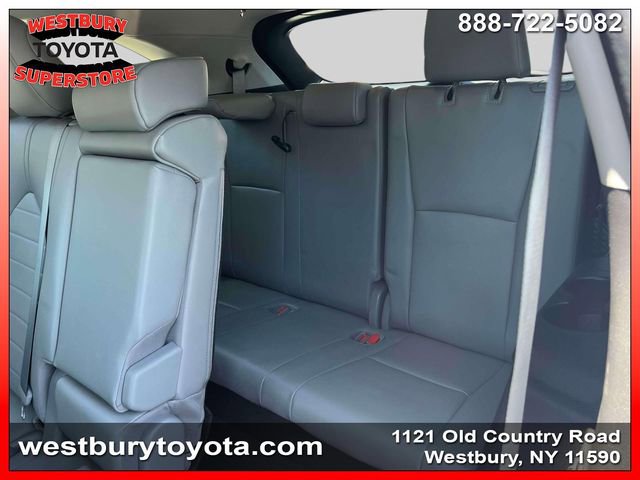 Used 2023 Toyota Highlander XLE AWD/4WD image 17