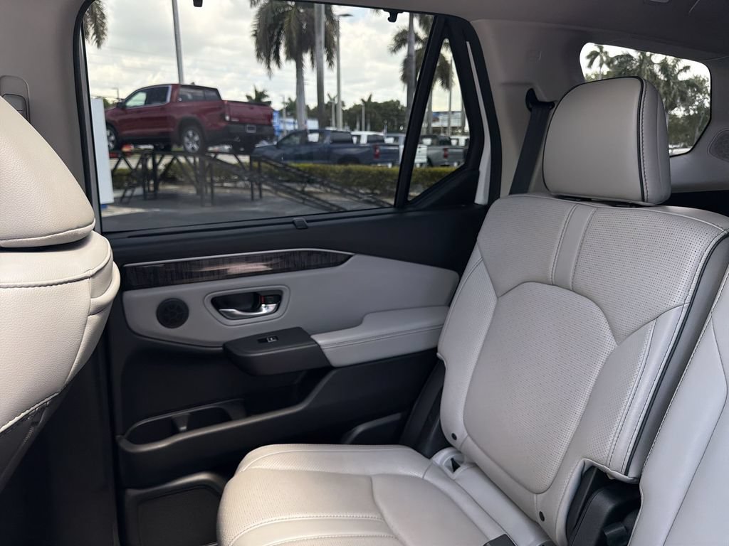 Used 2023 Honda Pilot Elite image 13