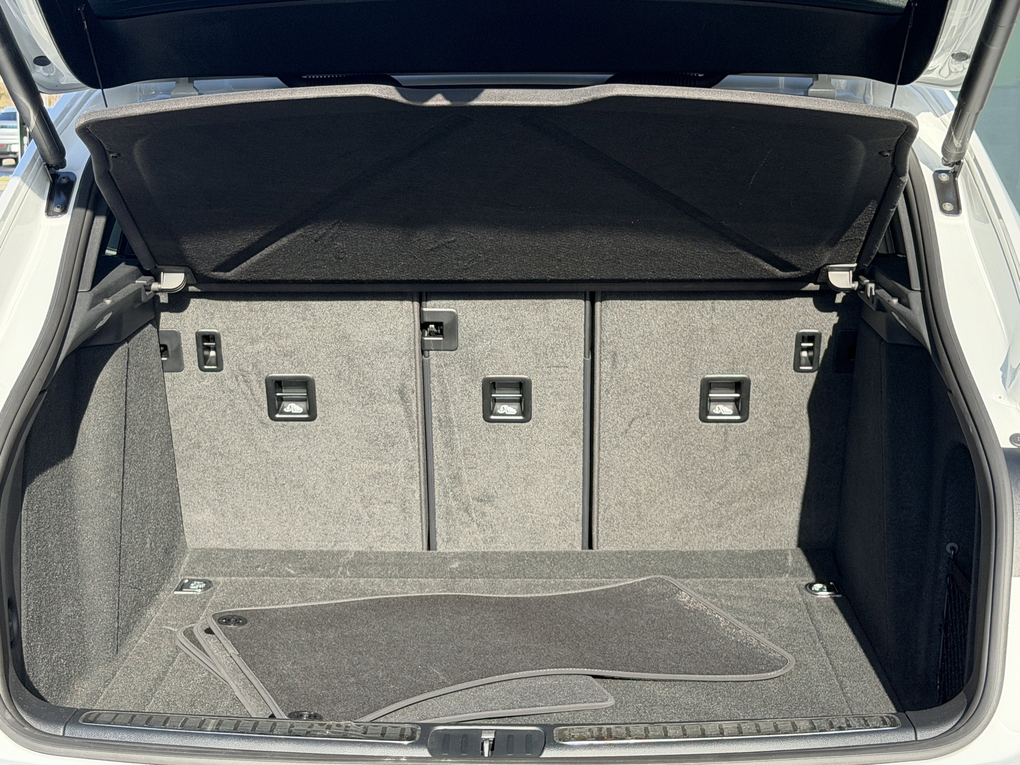 Used 2025 Porsche Macan image 15