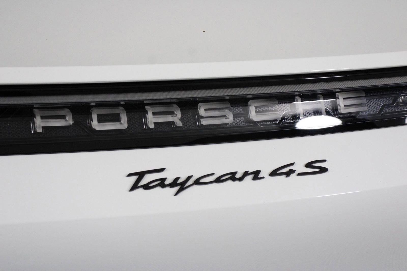 Certified 2025 Porsche Taycan 4S image 22