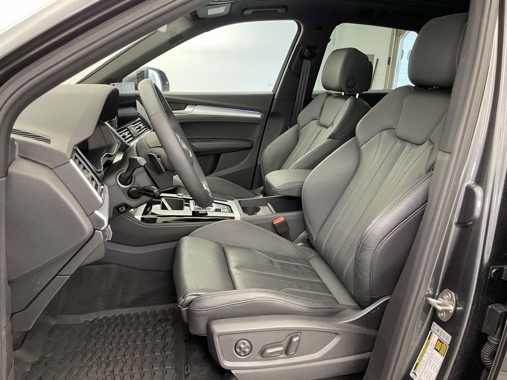 Certified 2025 Audi Q5 2.0T Premium Plus w/ Premium Plus Package image 5