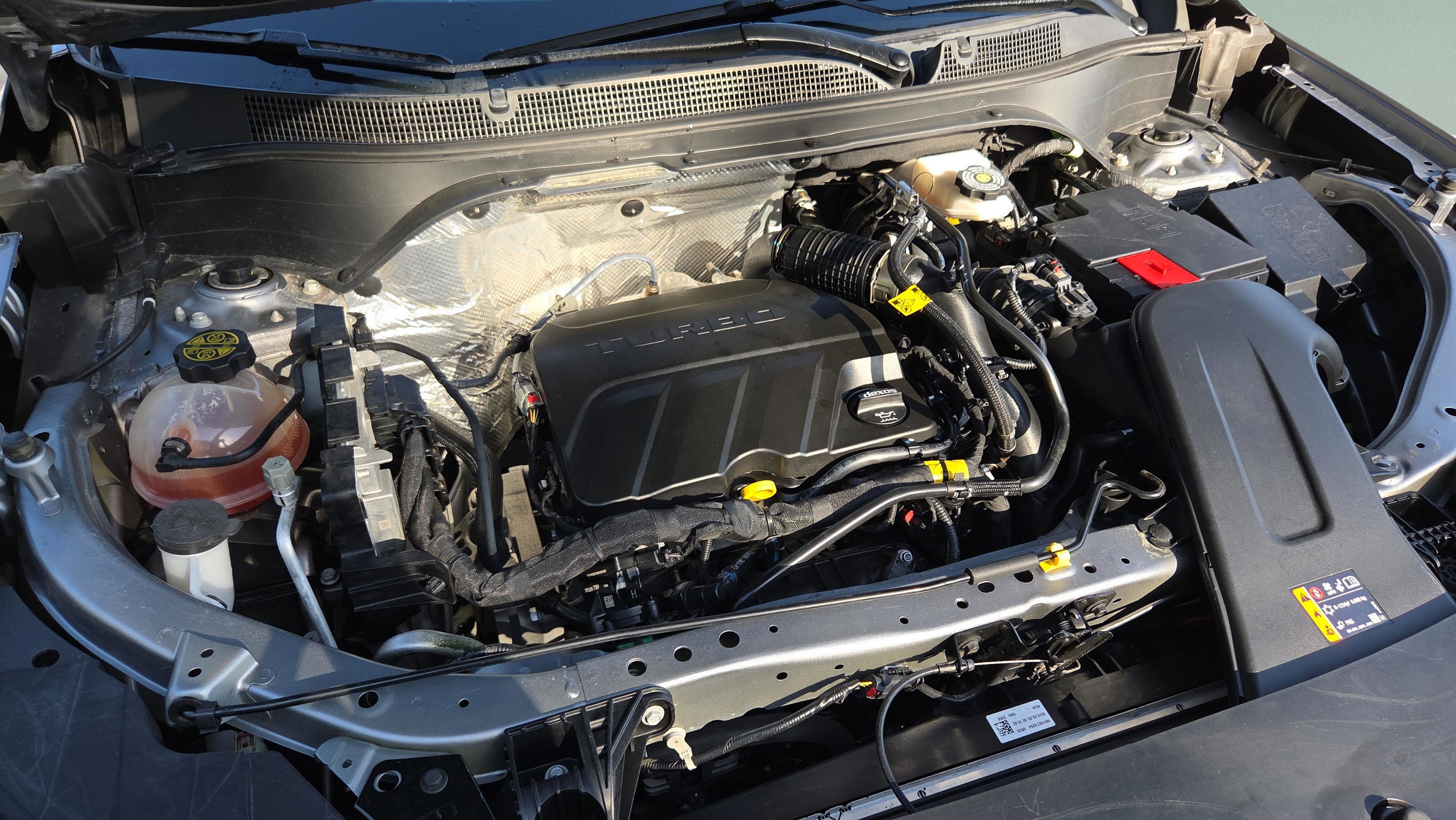 Used 2025 Chevrolet Trax RS FWD image 21