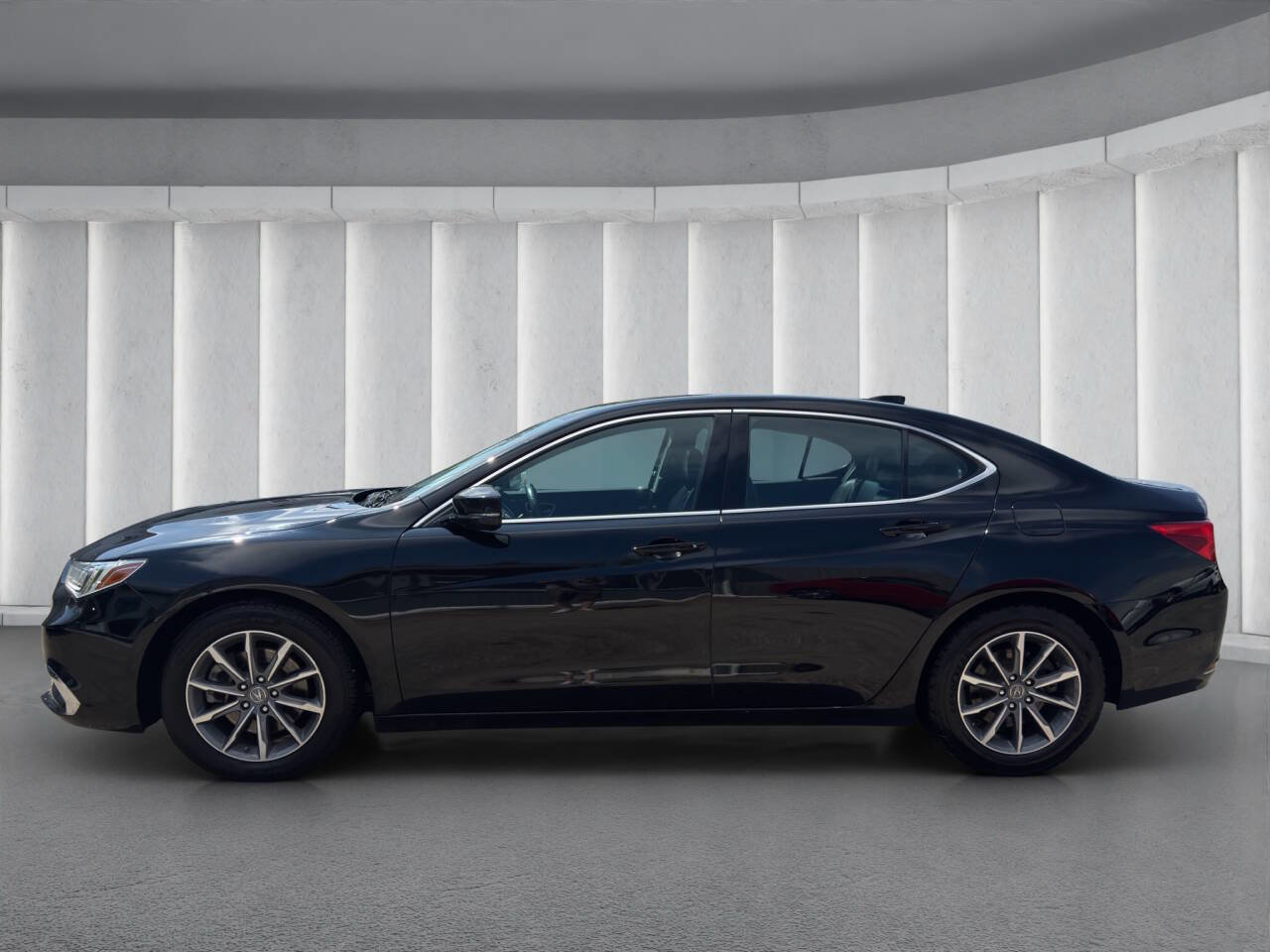 Used 2019 Acura TLX FWD image 2