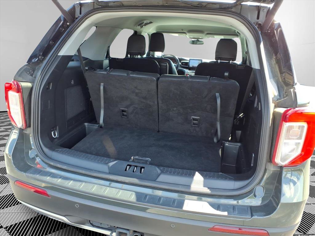 Used 2024 Ford Explorer XLT w/ Equipment Group 202A RWD image 27