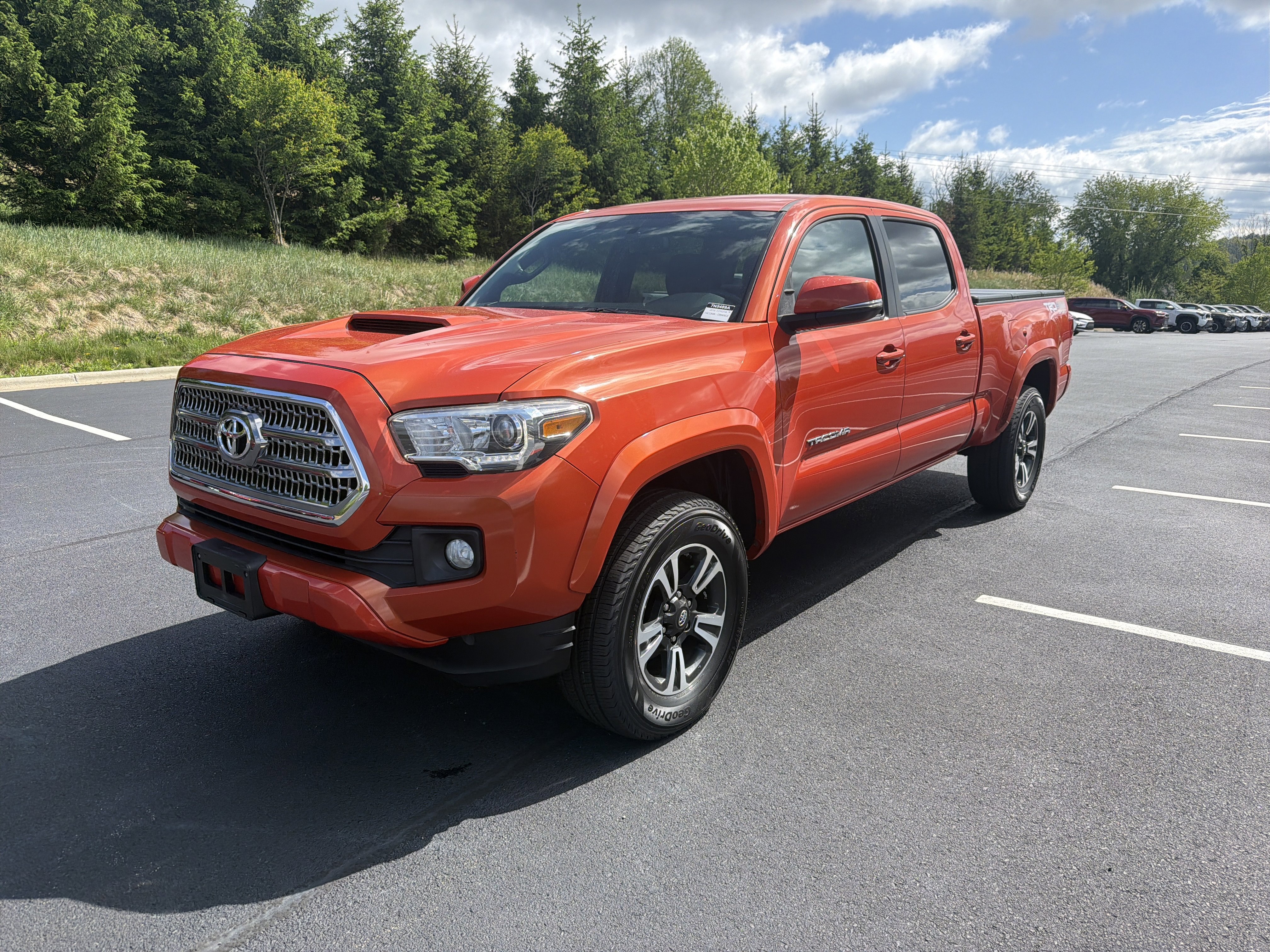 Used 2016 Toyota Tacoma TRD Sport w/ Towing Package AWD/4WD image 1