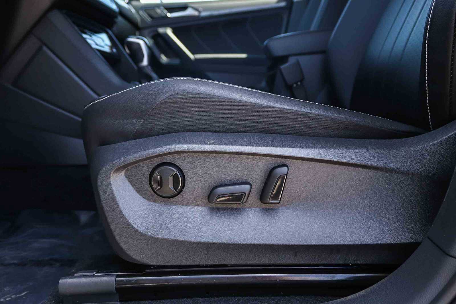 Certified 2022 Volkswagen Tiguan SE FWD image 19