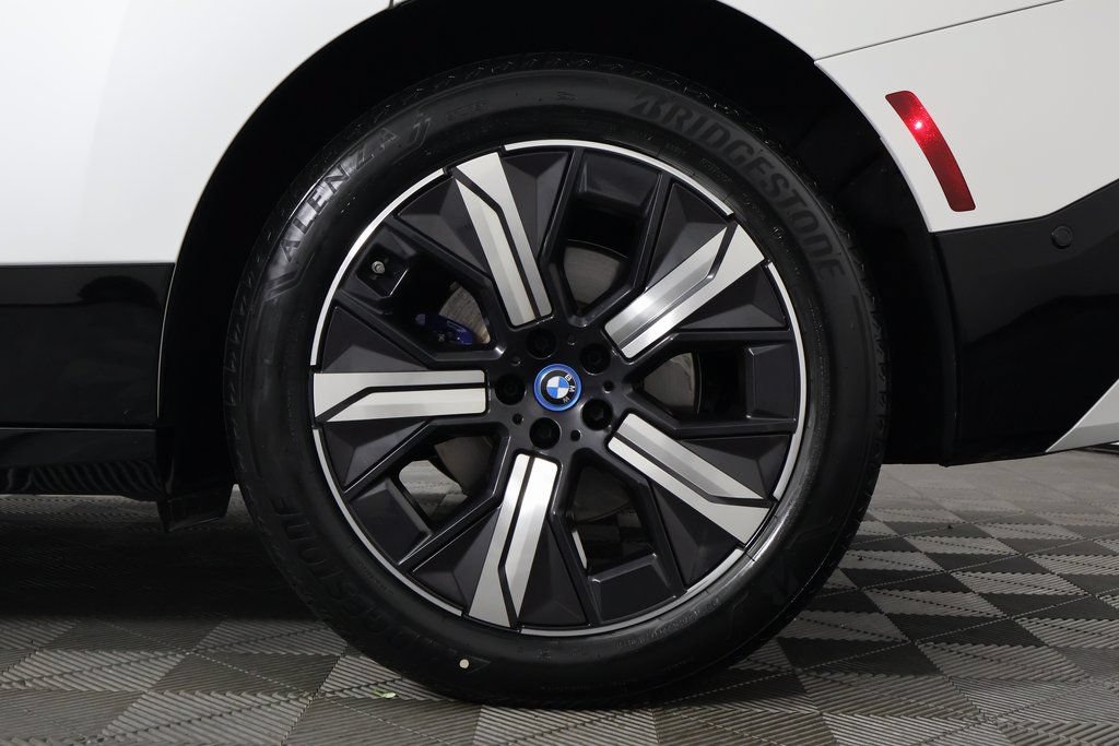 Certified 2025 BMW iX xDrive50 AWD/4WD image 15