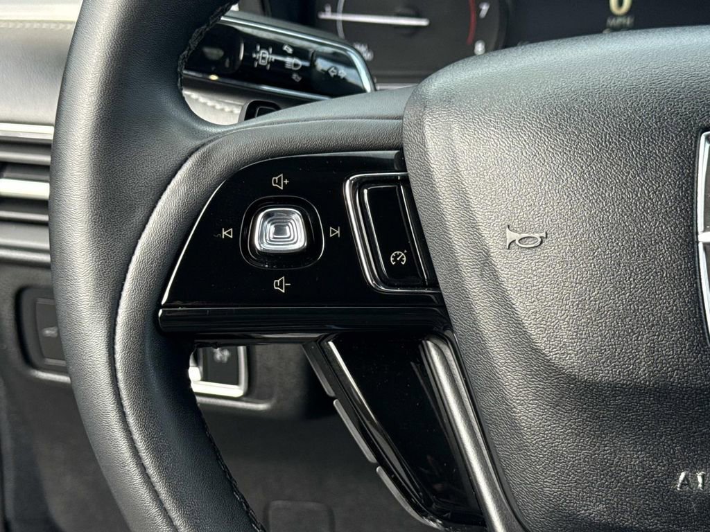Used 2022 Lincoln Corsair AWD w/ Equipment Group 101A image 10