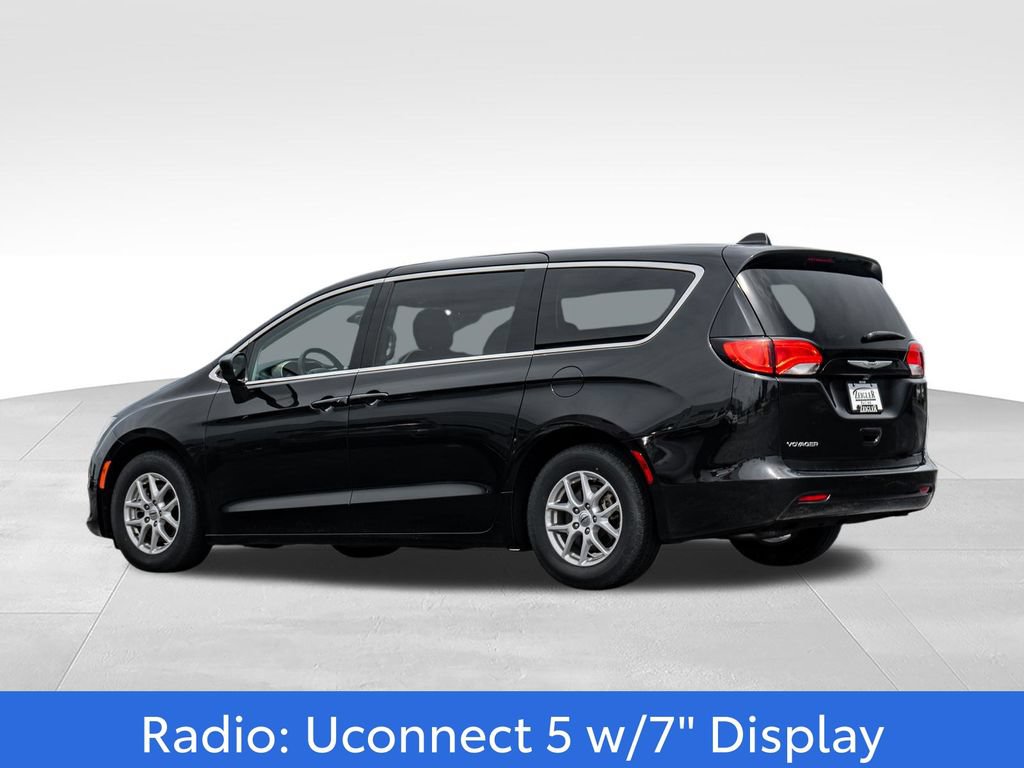 Used 2023 Chrysler Voyager LX FWD image 5