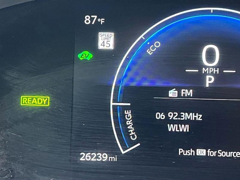 Used 2025 Toyota Camry SE image 25