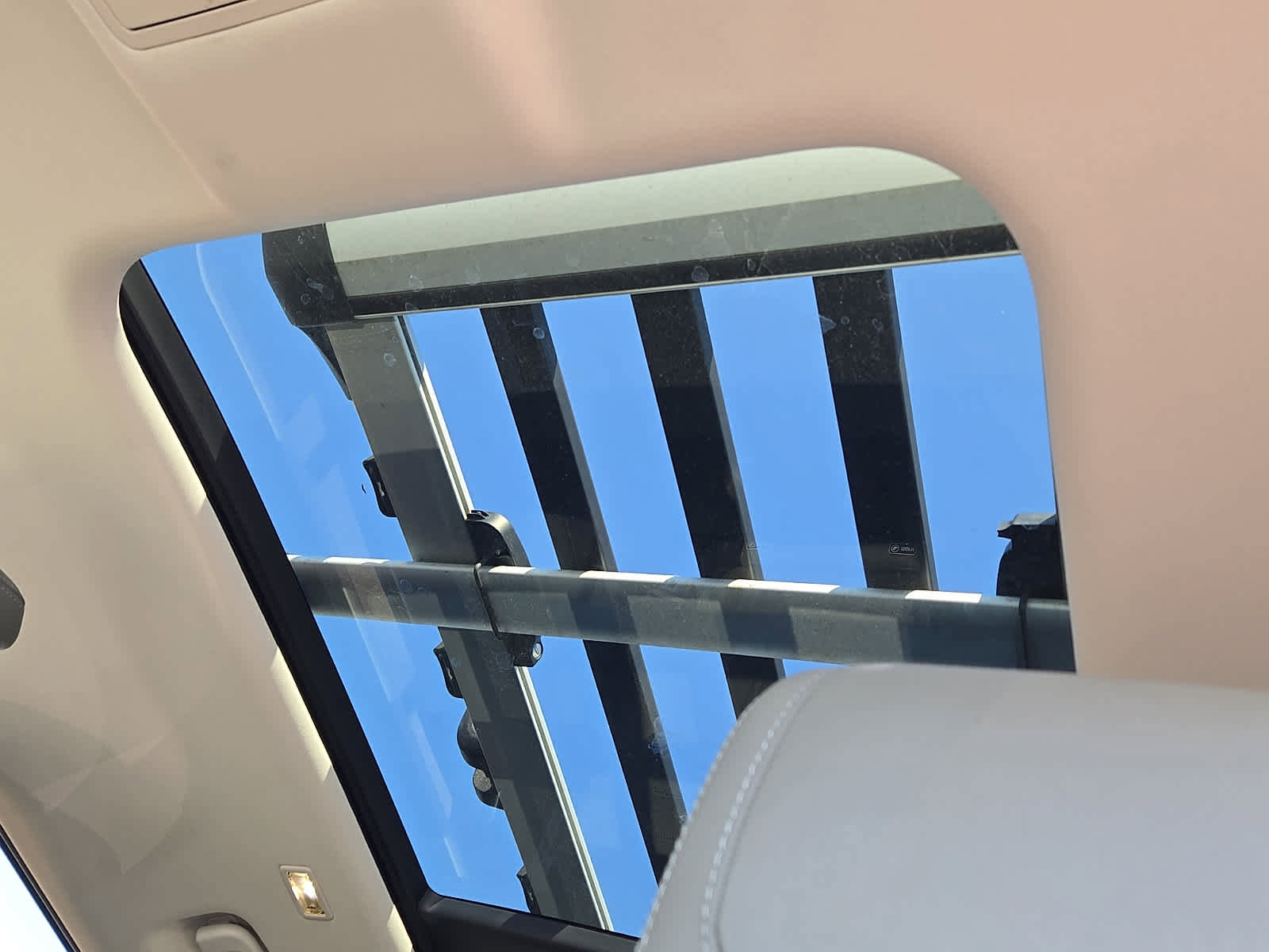 Used 2020 Land Rover Defender 110 HSE image 16