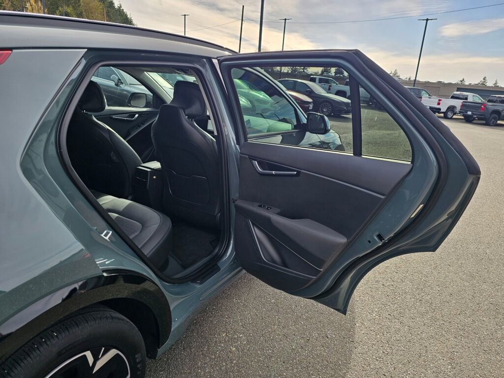 Certified 2023 Kia Niro Wave w/ Wave Preserve Package image 27