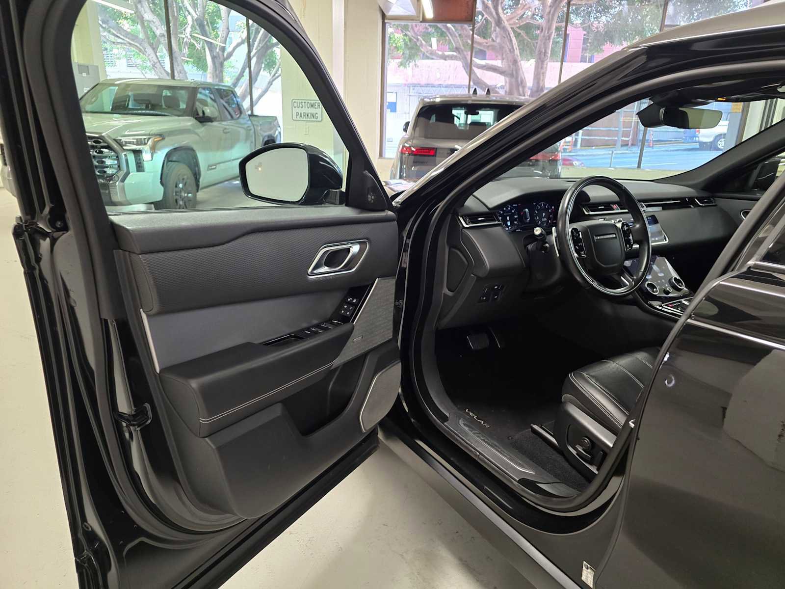Used 2020 Land Rover Range Rover Velar R-Dynamic S image 22