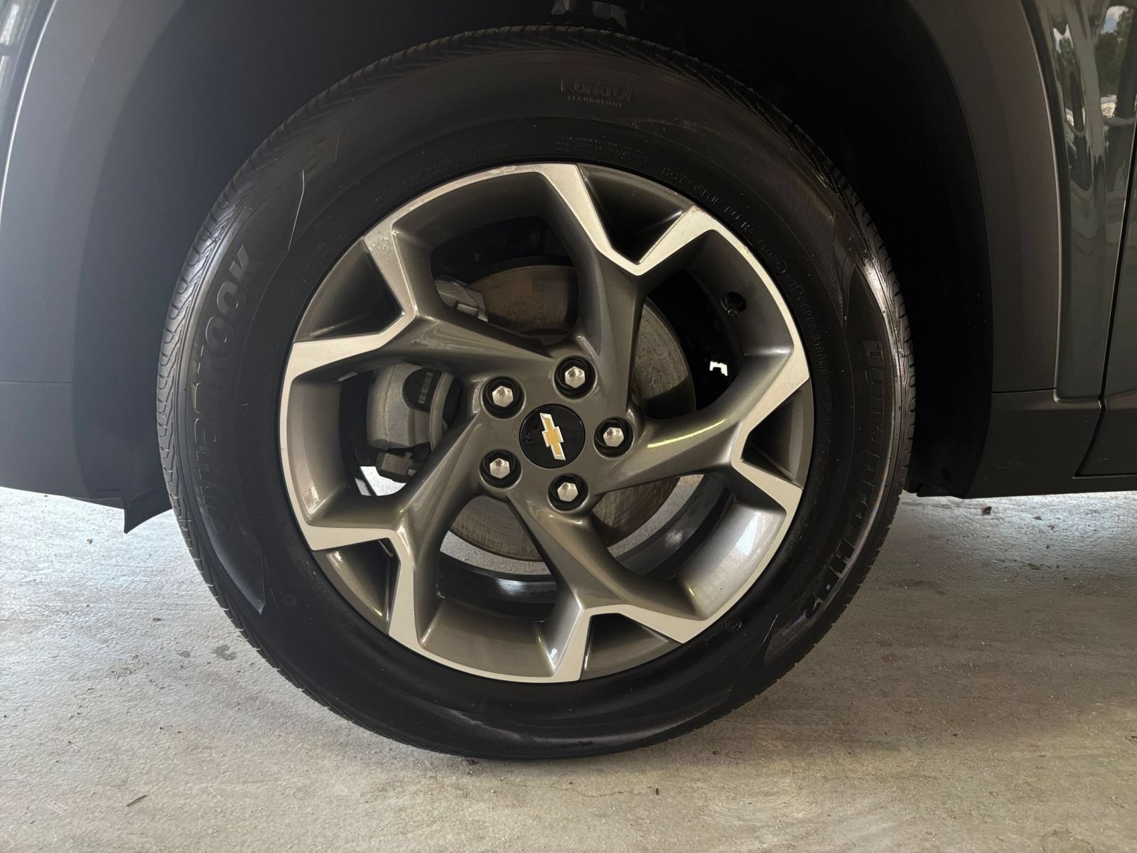 Used 2025 Chevrolet Trax LT FWD image 30