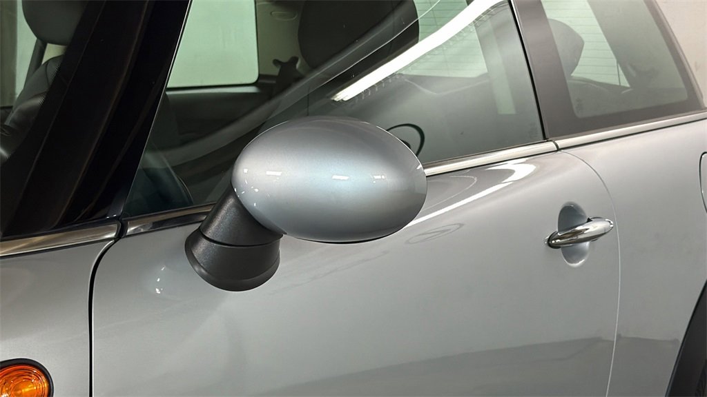 Used 2011 MINI Cooper Hardtop image 5