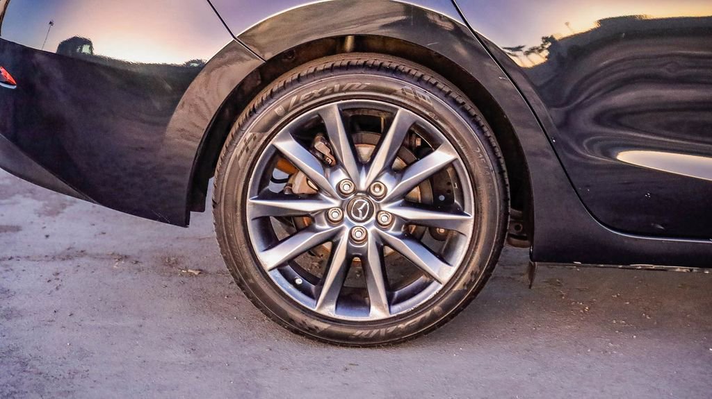 Used 2018 MAZDA MAZDA3 Grand Touring w/ Premium Equipment Package image 12