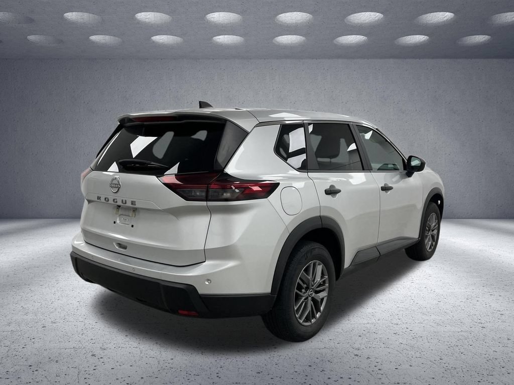 Used 2024 Nissan Rogue S FWD image 5