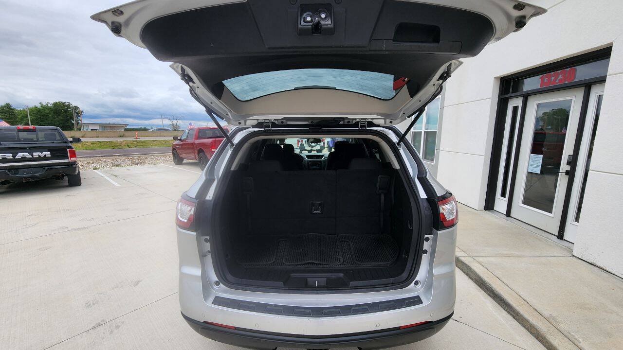 Used 2017 Chevrolet Traverse LT w/ Style and Technology Package FWD image 26