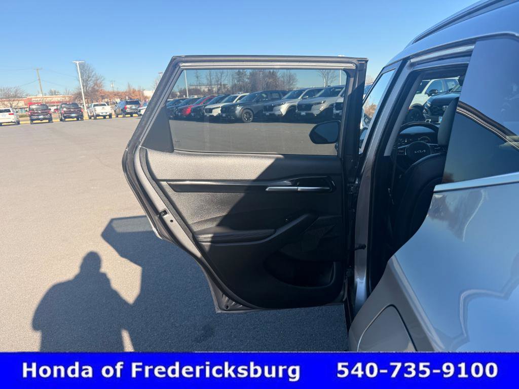 Used 2024 Kia Seltos EX image 16