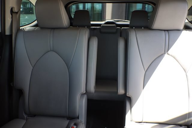 Used 2020 Toyota Highlander Limited FWD image 19