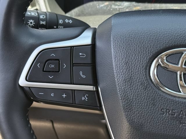 Used 2024 Toyota Highlander Limited FWD image 13