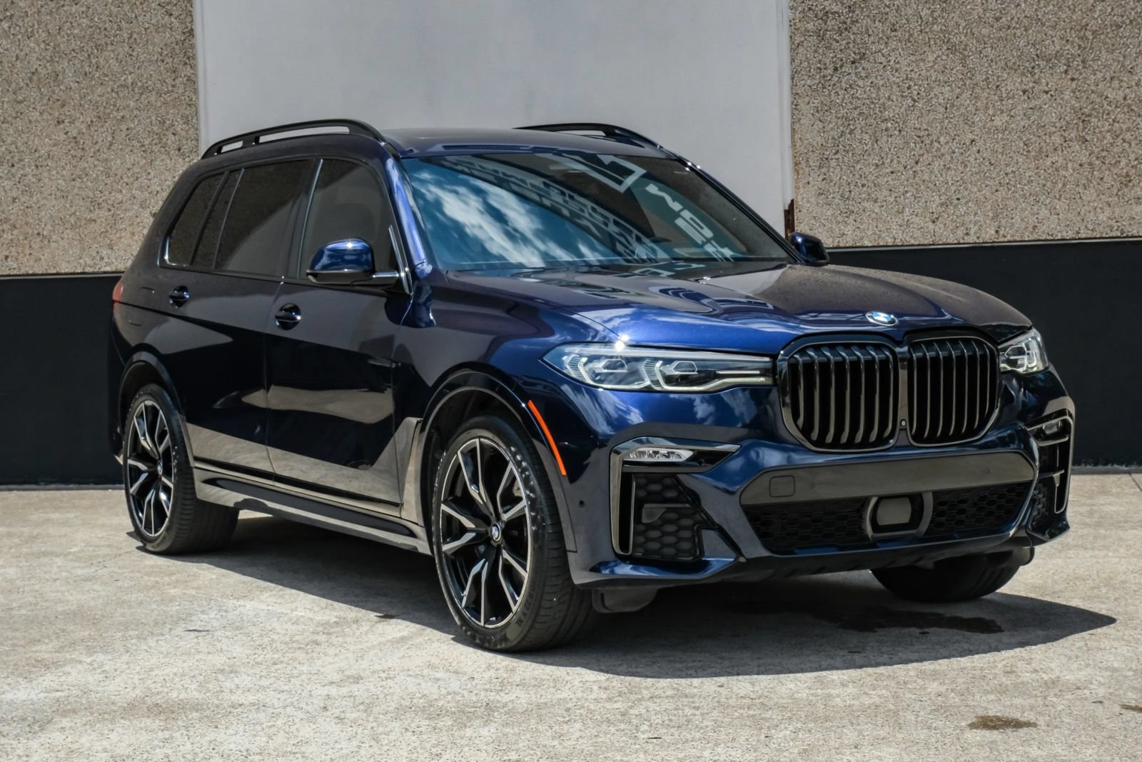 Used 2021 BMW X7 xDrive40i w/ M Sport Package AWD/4WD image 8
