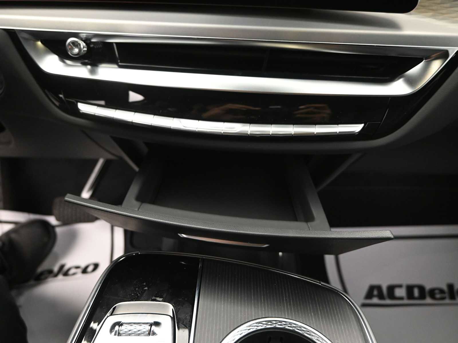 New 2025 Cadillac Lyriq Luxury image 16