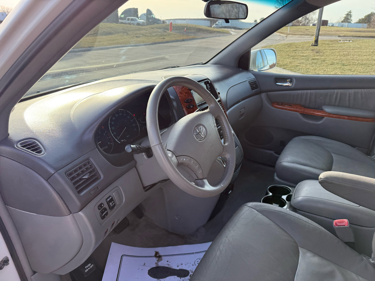 Used 2009 Toyota Sienna XLE image 13