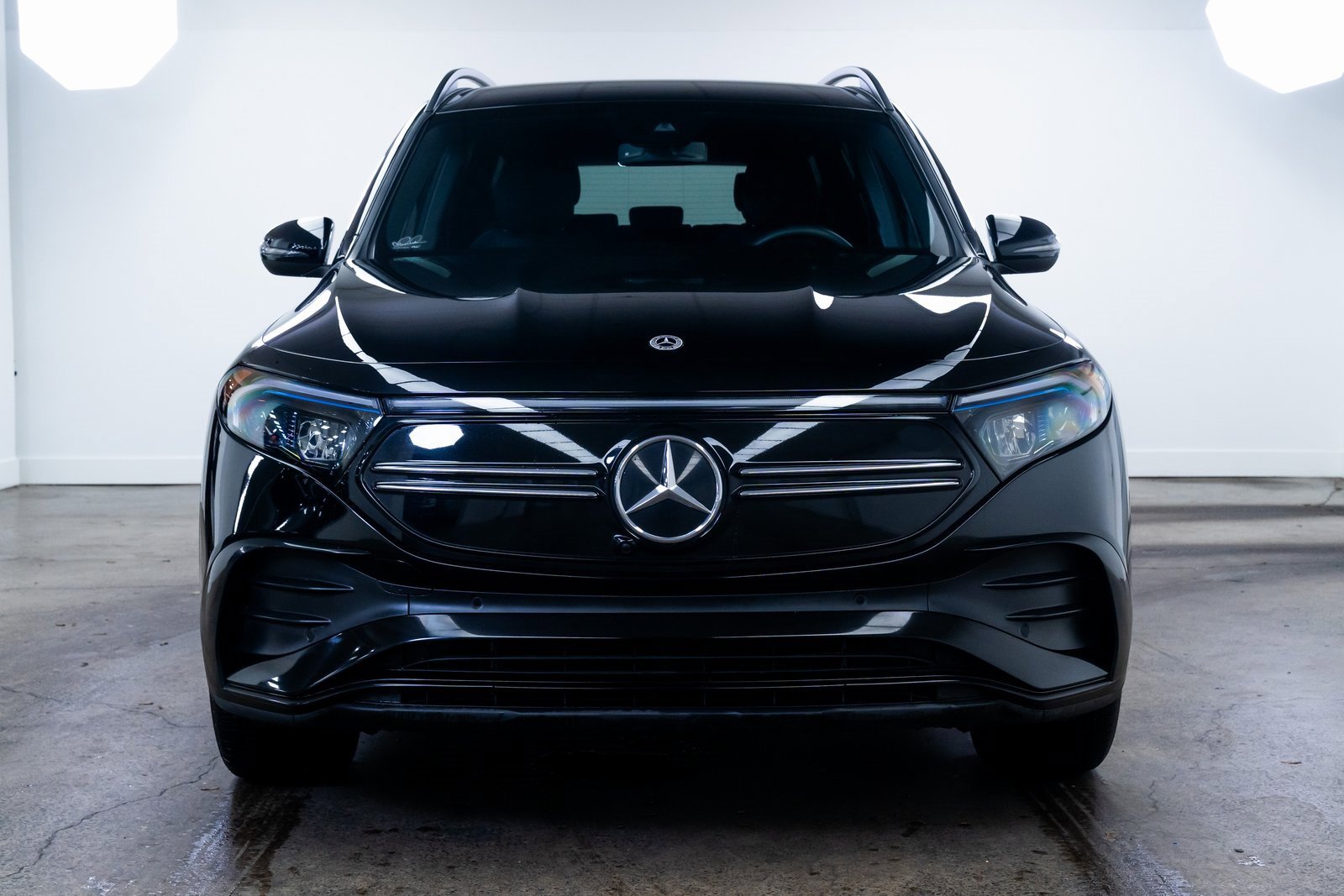 Used 2023 Mercedes-Benz EQB 300 4MATIC image 2