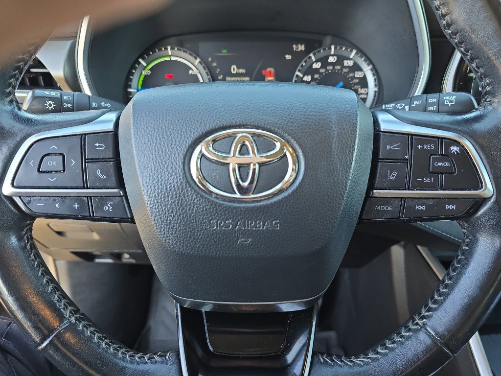 Used 2020 Toyota Highlander XLE image 28