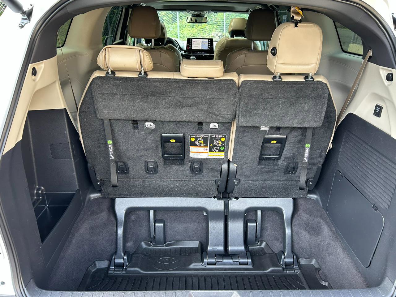 Used 2022 Toyota Sienna XLE w/ XLE Plus Package AWD/4WD image 14