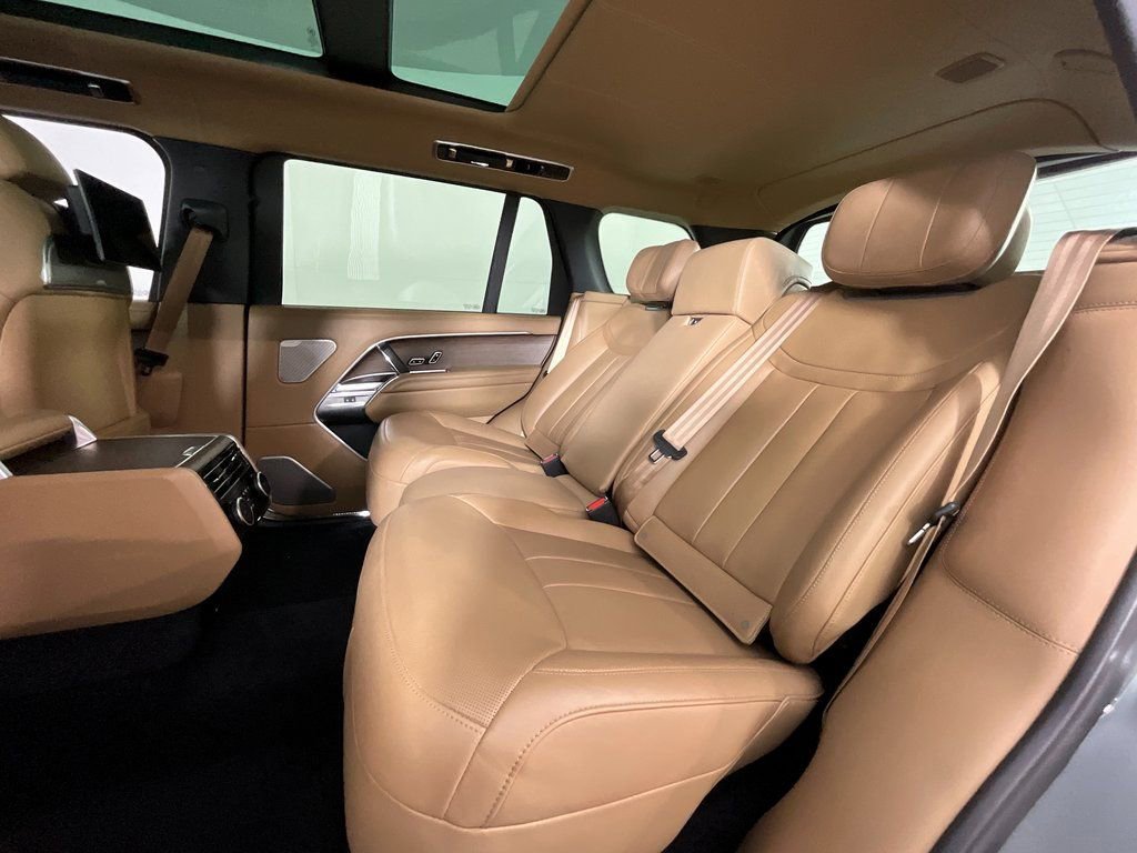 Used 2025 Land Rover Range Rover Long Wheelbase Autobiography image 25