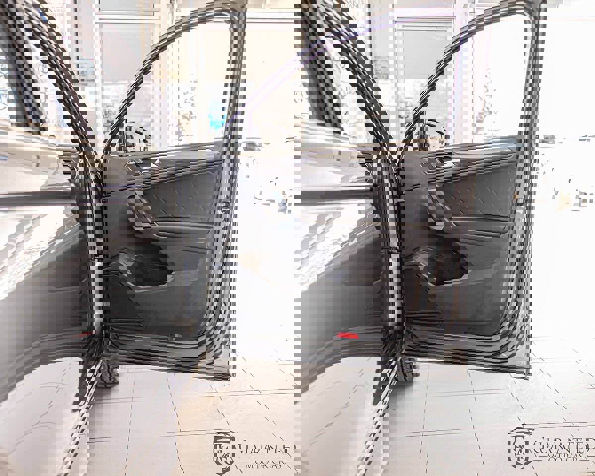 Used 2019 Volkswagen Tiguan SEL Premium image 41