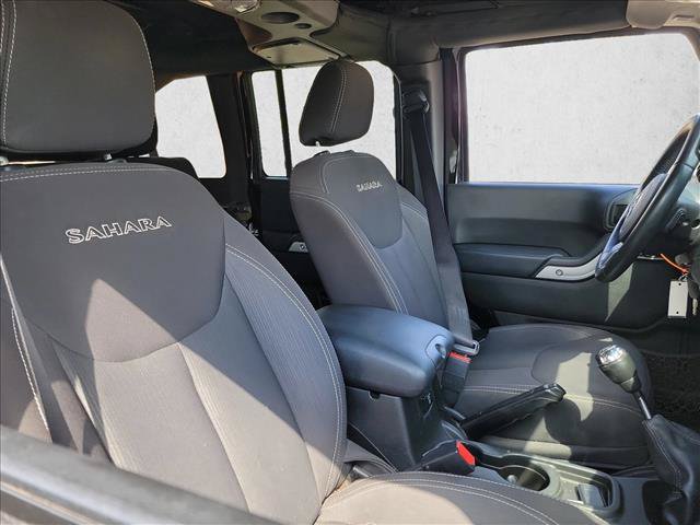 Used 2017 Jeep Wrangler Unlimited Sahara w/ Dual Top Group AWD/4WD image 15
