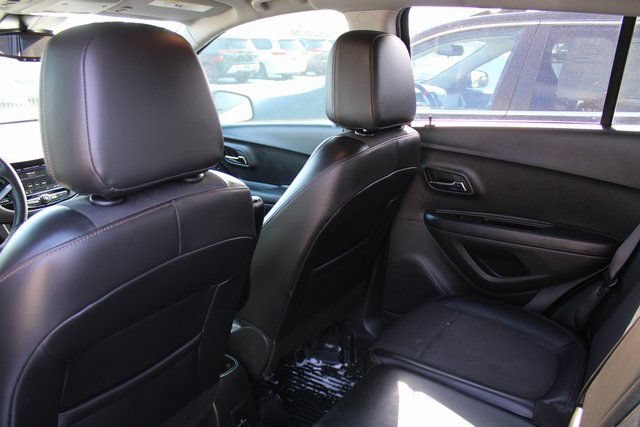 Used 2022 Chevrolet Trax LT w/ LT Convenience Package FWD image 16
